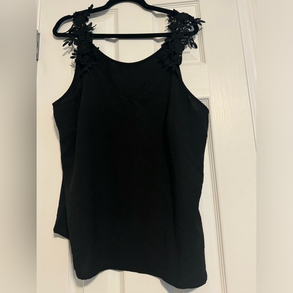 Tops - Elegant Black Sleeveless Top